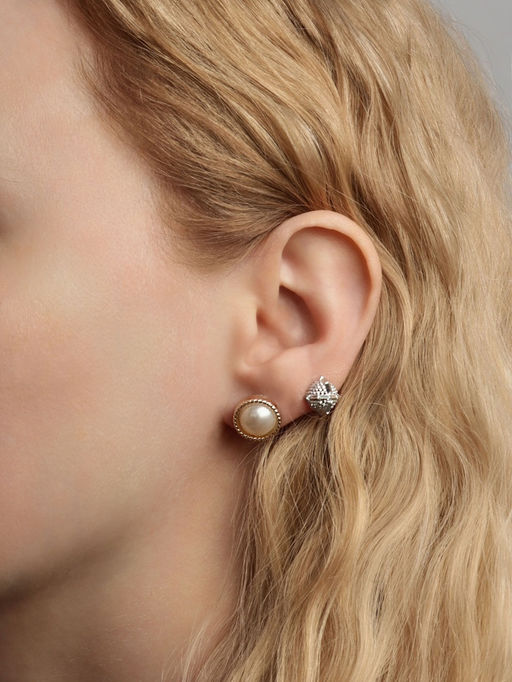 Цена за 2 шт. Серьги пусеты One year, 12 пар, цветочное настроение, белые в золоте