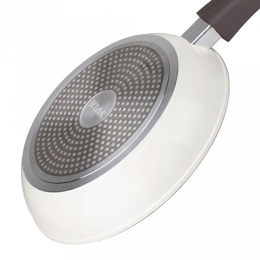 Сковорода с антипригарным покрытием д28см Hygge, h5,3см, s3,3мм, дно д22,7см, s3,8мм, кованый алюминий, съемная бакелитовая ручка с покрытием soft-touch, молочный/коричневый, TalleR (Китай) Подходит для всех видов плит, включая индукционную. - Домашняя мода фото 5