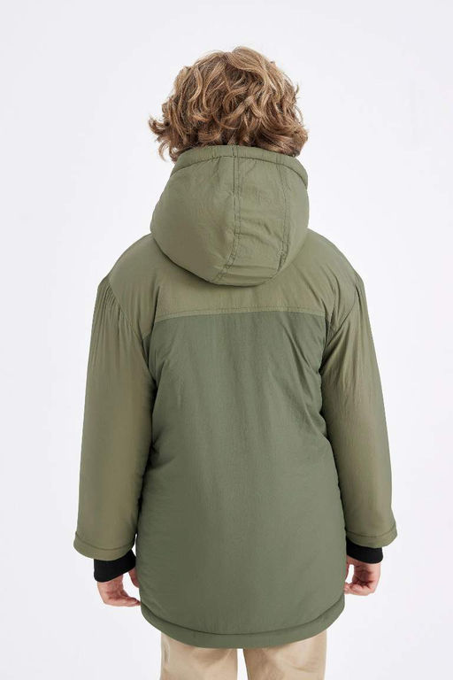 Водоотталкивающая парка с капюшоном и карманом на молнии с плюшевой подкладкой для мальчика - Defacto фото 10