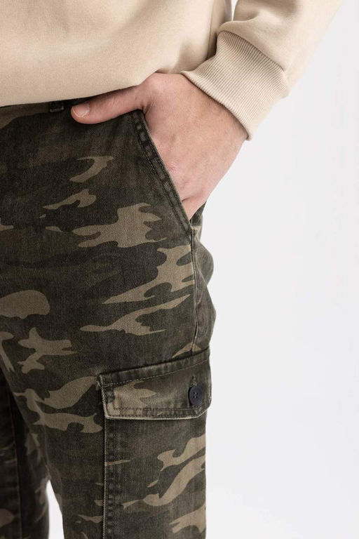Брюки стандартного кроя с камуфляжным рисунком - Defacto фото 5