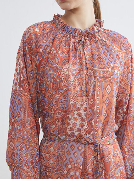 Desenli Belden Oturtmal? ?ifon Elbise