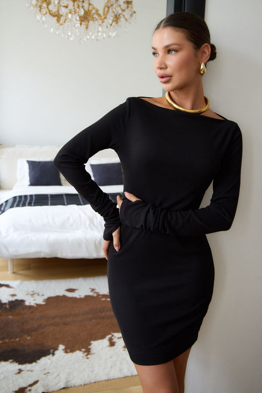 Платье лапша с открытыми плечами