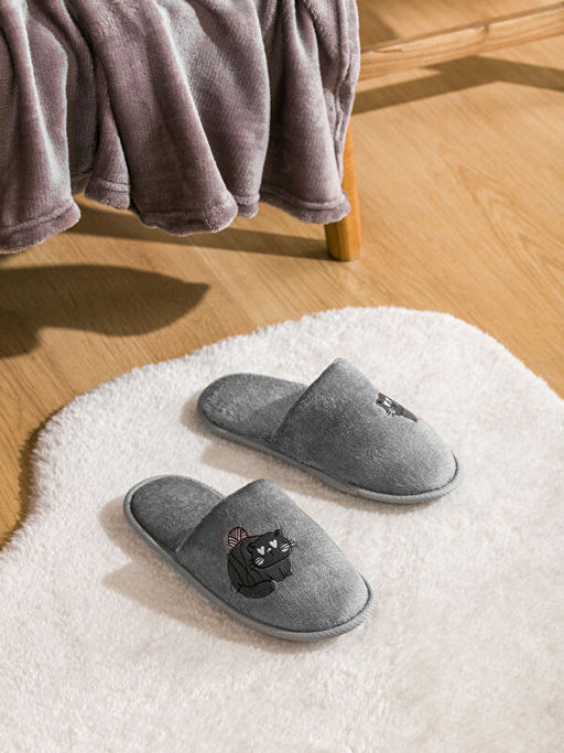 Kedi Nak??l? Kad?n Ev Terli?i