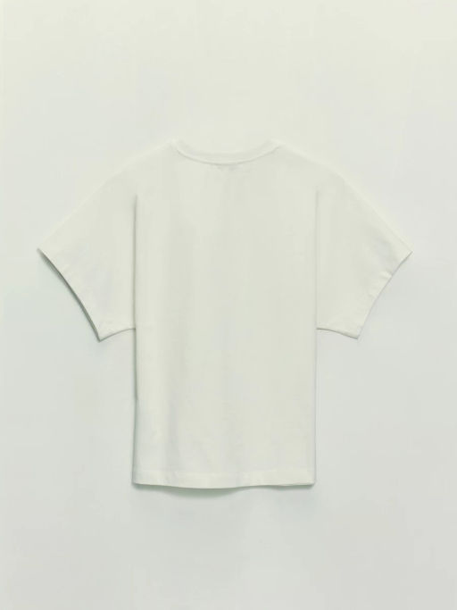 Футболка с брошью из перьев / Zarina