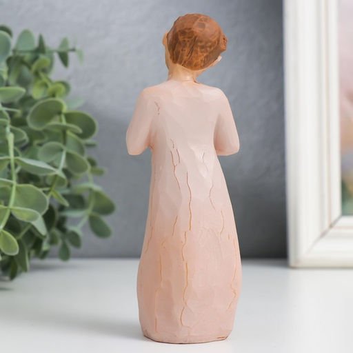 Фигурка полистоун «Девушка с коробочкой/сердечком», 4×4.5×13 см, МИКС