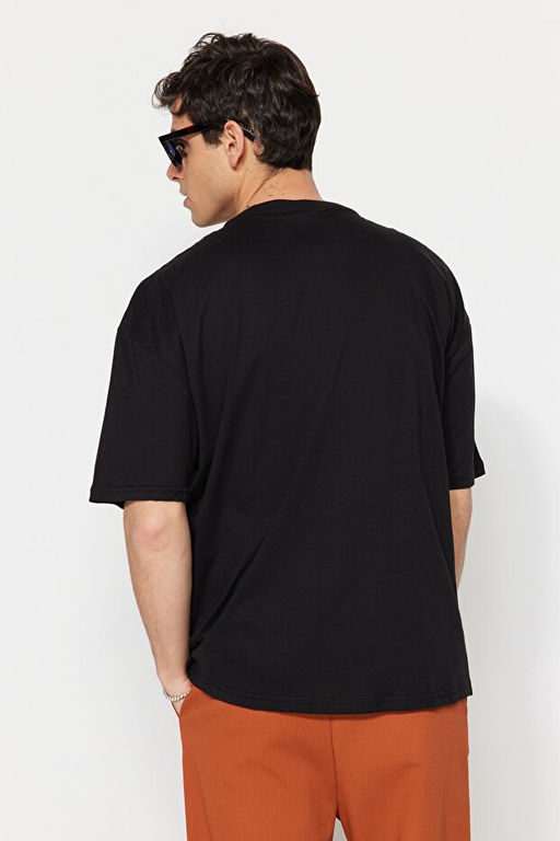 Siyah Oversize Bisiklet Yaka K_sa Kol Tilki Nak__l_ %100 Pamuklu T-Shirt TMNSS23TS00182 - Trendyolmilla фото 2
