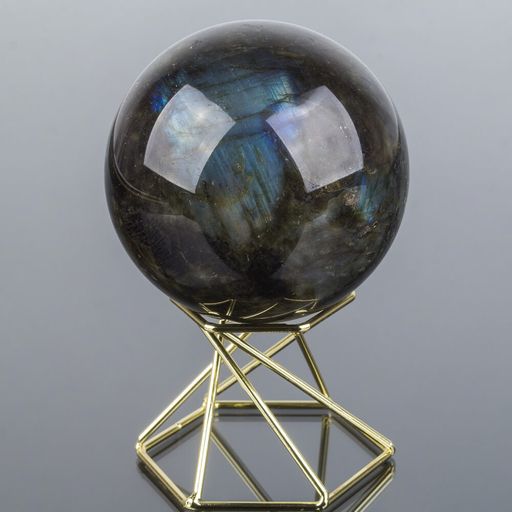 Шар из Лабрадора на подставке