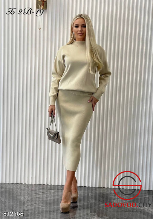 Костюм женский свитер и юбка