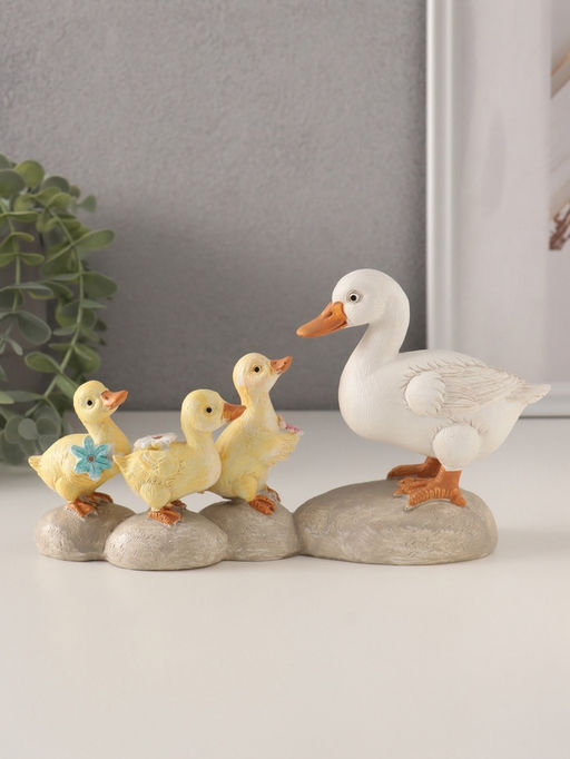 Фигурка полистоун «Уточка с утятами на камешках», 21×6.5×11 см