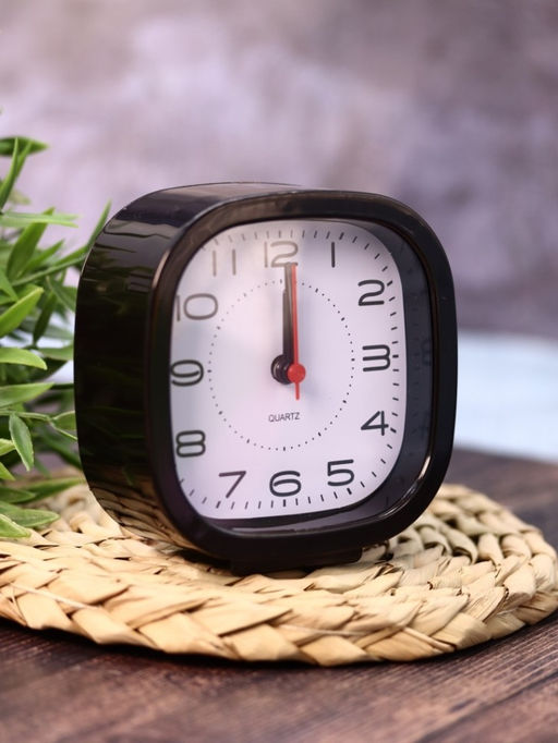 Часы-будильник TimeTrek, black (11х10,5 см)