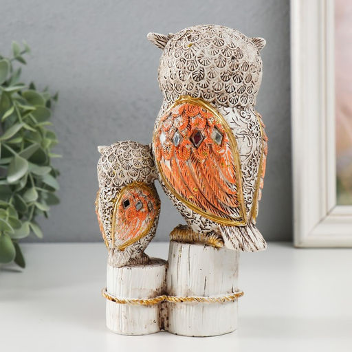 Фигурка полистоун «Серый филин с коричневыми крыльями, с совёнком на пеньках»,16.8×9.5×5 см