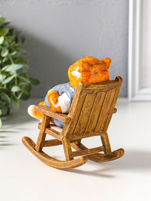 Фигурка полистоун лак «Пухлый кот в жилете, на кресле-качалке», 12×7.7×13.5 см