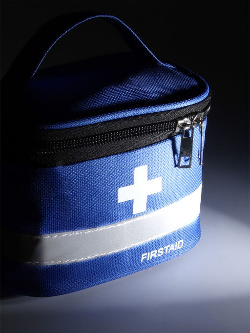 Косметичка-аптечка на молнии, на подкладке, с ручкой, с принтом Firstaid, синяя - Simaland фото 2