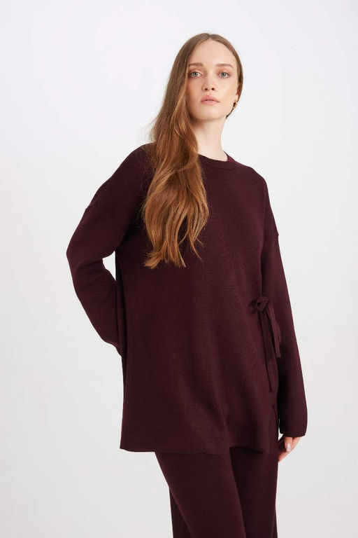 Женский однотонный трикотажный свитер-туника стандартного кроя с круглым вырезом и завязками по бокам - Defacto фото 4