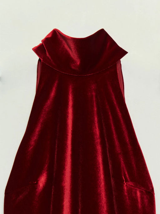 Платье из бархата с воротником халтер / Zarina