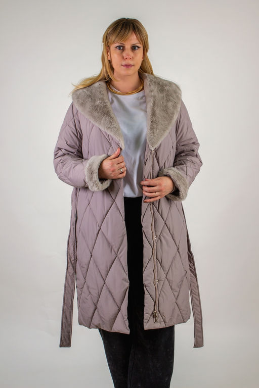 Стеганое пальто с меховой отделкой арт. 23153