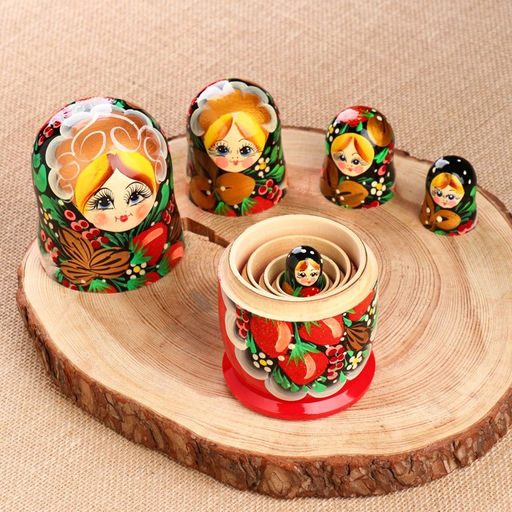 Матрёшка деревянная «Земляничка», чёрный платок, 5 кукольная, 18 см