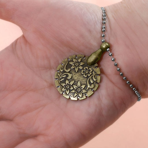 Резак для ниток, с цепочкой на руку, 3×4.5 см, цвет бронзовый