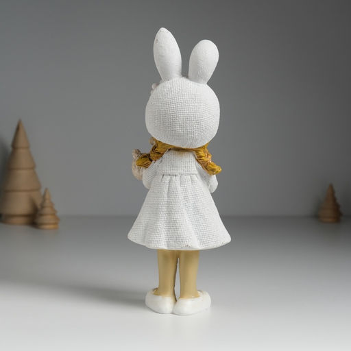 Фигурка полистоун «Девочка в шапке с ушками, с барашком», 8×6×22 см, МИКС