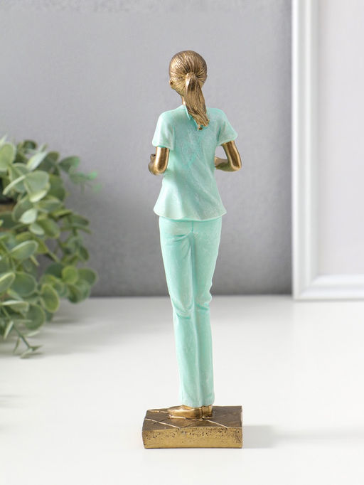 Сувенир полистоун "Медсестра в зелёном костюме с подносом с лекарствами" 23,5 см