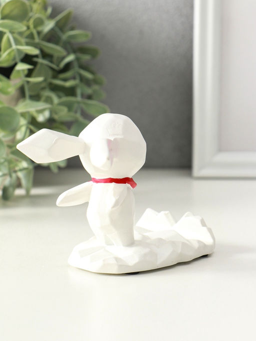 Сувенир полистоун подставка для телефона "Зайка с шейным красным платком" 6,5х9х8,5 см