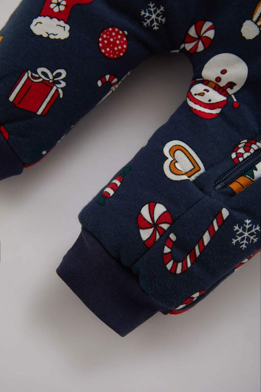 Комбинезон из чесаного хлопка с длинными рукавами и длинными рукавами с новогодним принтом для маленьких мальчиков 2,5 Tog Fiber Fiber - Defacto фото 3