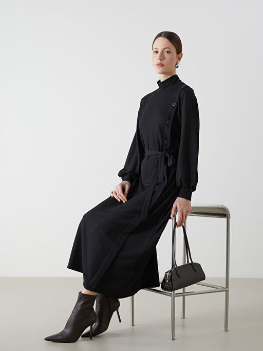 Dik Yaka Dokulu Elbise