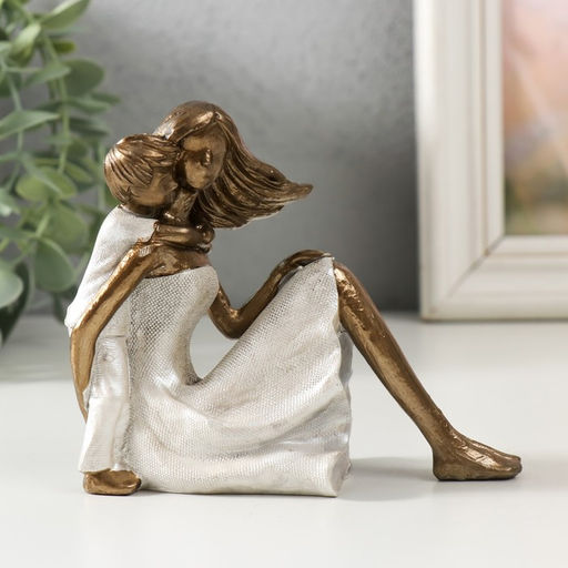 Фигурка полистоун «Мама с сыном - объятия», 13.5×6×11.5 см