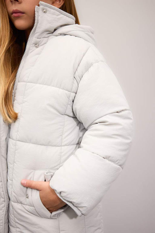 Водоотталкивающая легкая длинная куртка-пуховик с капюшоном и карманом на молнии для девочек - Defacto фото 4