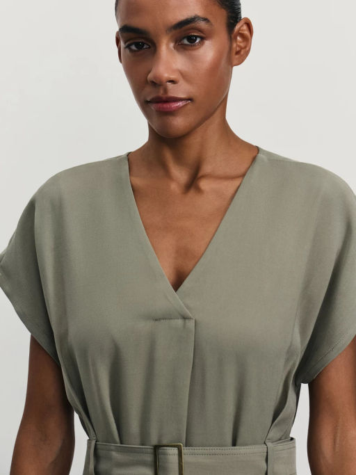 Приталенное платье из вискозы с ремнем / Zarina  фото 6