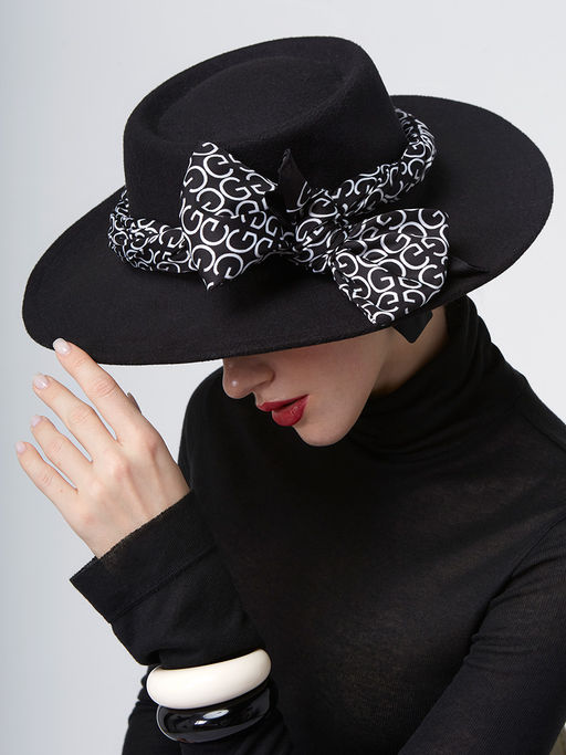 Большой, мягкий, тонкий и очень нежный платок с рисунком