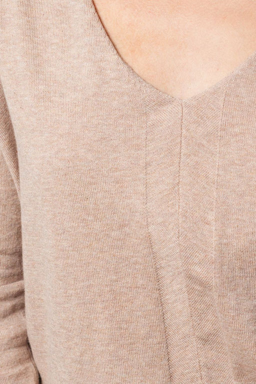 Джемпер тонкой вязки с декоративным орнаментом