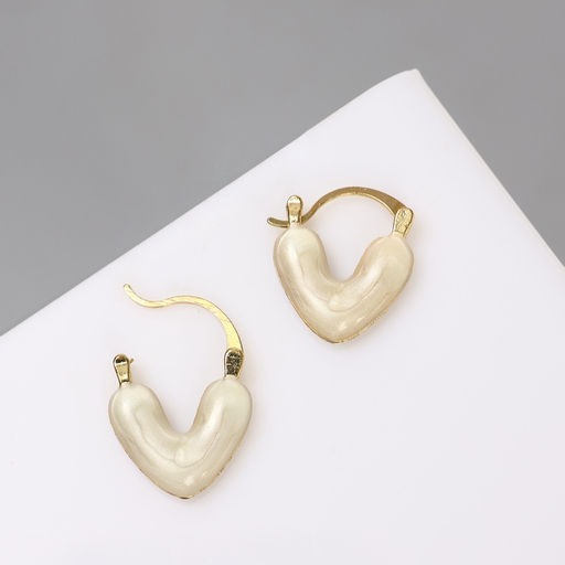 Серьги с эмалью «Сердце» перламутровые, цвет белый в золоте