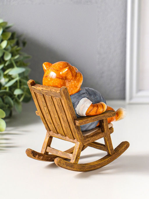 Фигурка полистоун лак «Пухлый кот в жилете, на кресле-качалке», 12×7.7×13.5 см