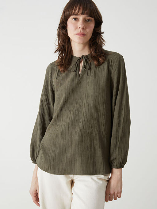 Ba?lamal? Yaka Dokulu Kad?n Bluz