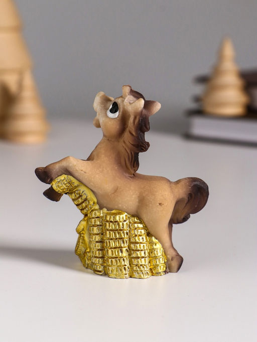 Цена за 2 шт. Фигурка полистоун «Лошадка с монетой - рубль», 6.5×2.6×7 см