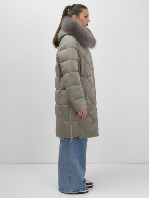 Пальто зимнее утепленное с мехом и капюшоном тренд коричневого цвета 7753K - Visdeer фото 3