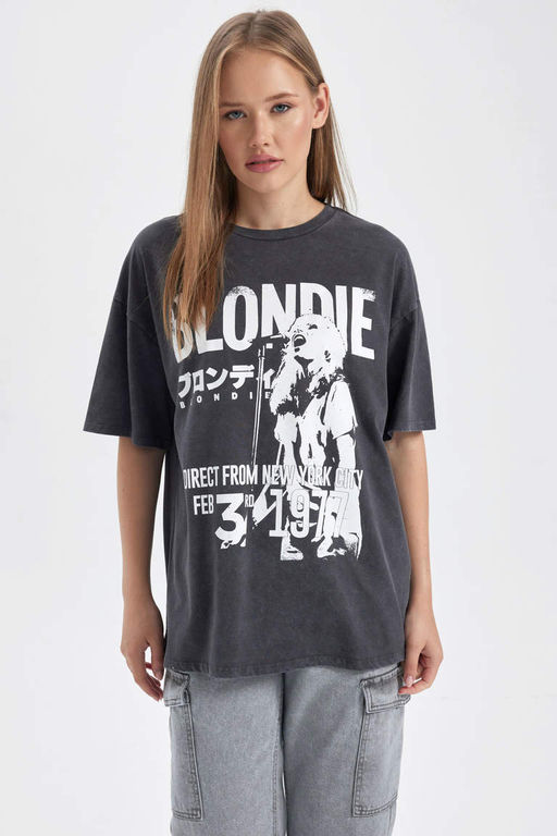 Моющаяся футболка Cool Blondie Oversize с круглым вырезом из 100 % хлопка с короткими рукавами и эффектом выцветания - Defacto фото 3