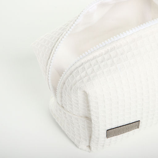 Косметичка женская на молнии TEXTURA, объёмная, средняя, мягкая, вафельная текстура, белая фото 9