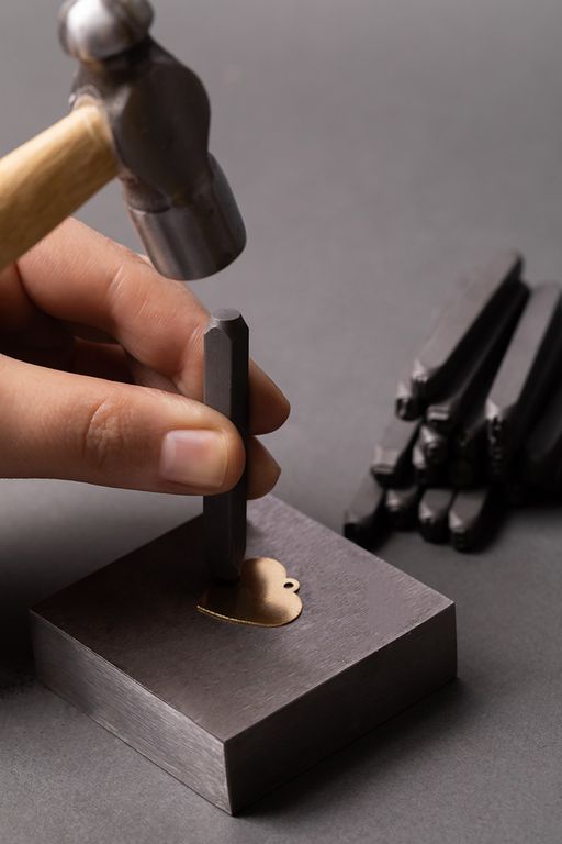 Промысел Набор штампов для чеканки по металлу MT-007 4 мм в пластиковой упаковке английский алфавит