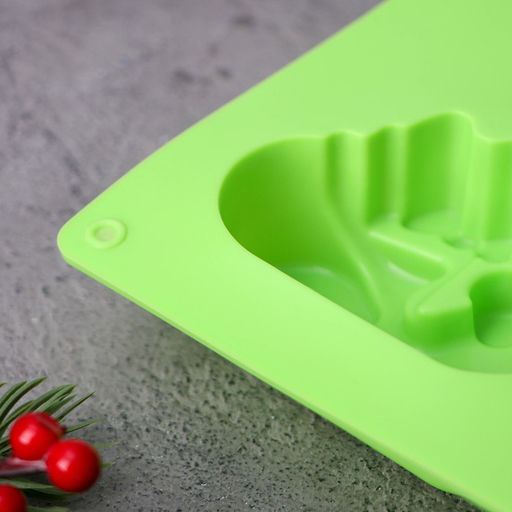 Цена за 4 шт. Форма для выпечки Доляна «Новый год», силикон, 27×17×3 см, 6 ячеек (8×7×3 см), зелёная