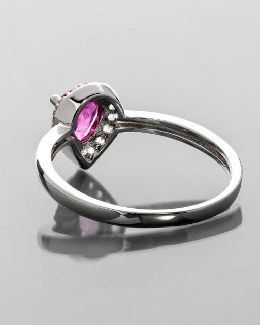 World of Gemstones. Кольцо с корундом рубинового оттенка,