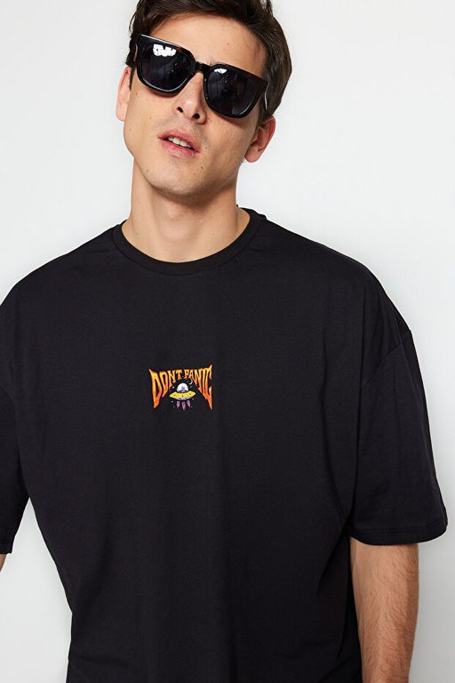 Siyah Oversize/Geni_ Kesim Uzay Bask_l_ %100 Pamuklu T-Shirt TMNSS23TS00120 - Trendyolmilla фото 2