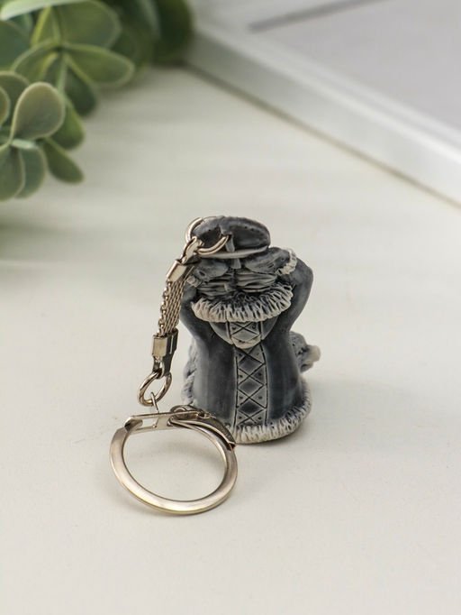 Брелок "Девочка со щенком и бубном маленькая" 4,8 см