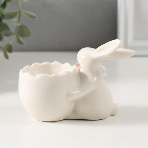 Фигурка-подставка для яйца «Кролик пасхальный с цветочками, яйцом«, керамика, 9.5×5.6×6.9 см