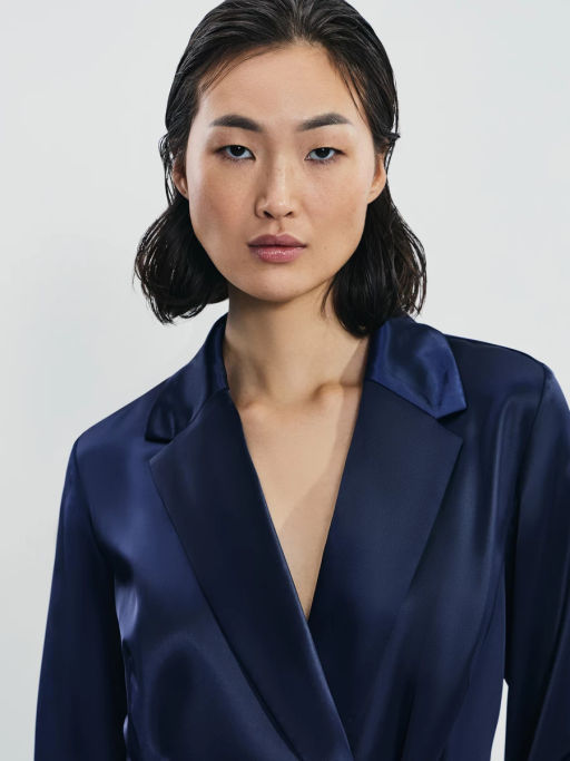 Атласная блузка с отложным воротником и поясом / Zarina