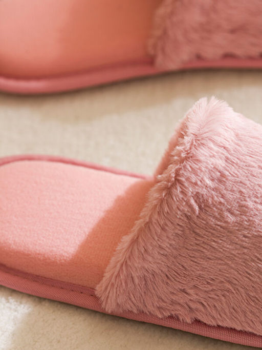 Pel?? Kad?n Ev Terli?i