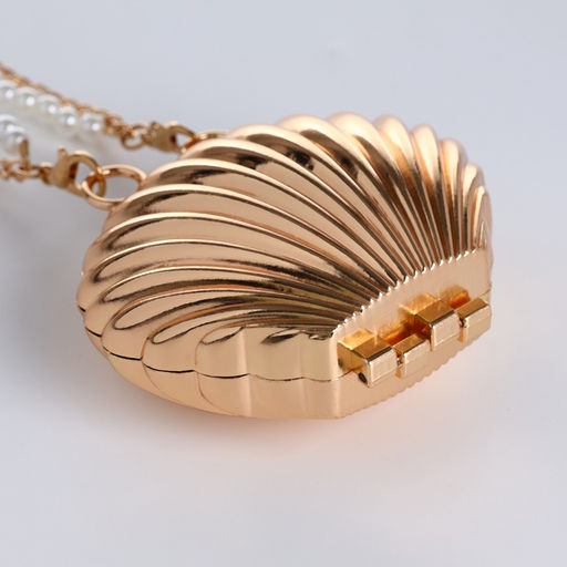 Сумка мини-клатч на магните, в форме ракушки, жёсткий корпус, на длинной цепочке, золотистая