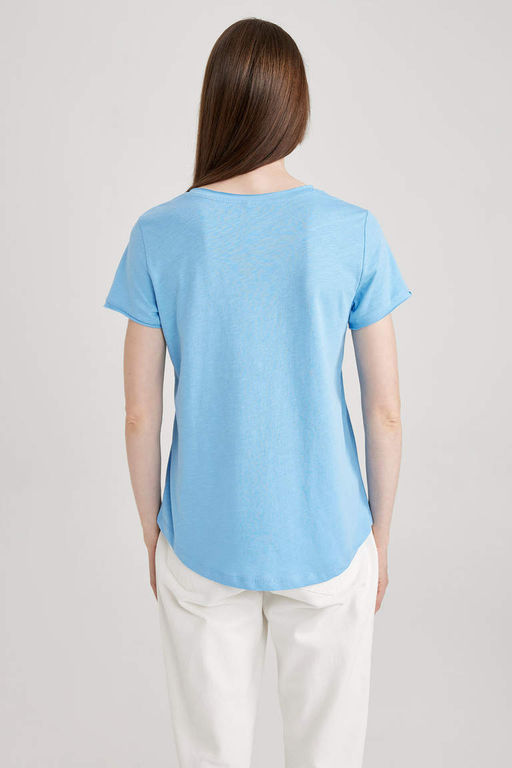 Базовая футболка из 100% хлопка с короткими рукавами и V-образным вырезом стандартного кроя - Defacto фото 6