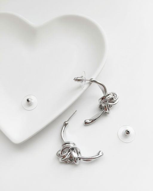 Стильные серьги